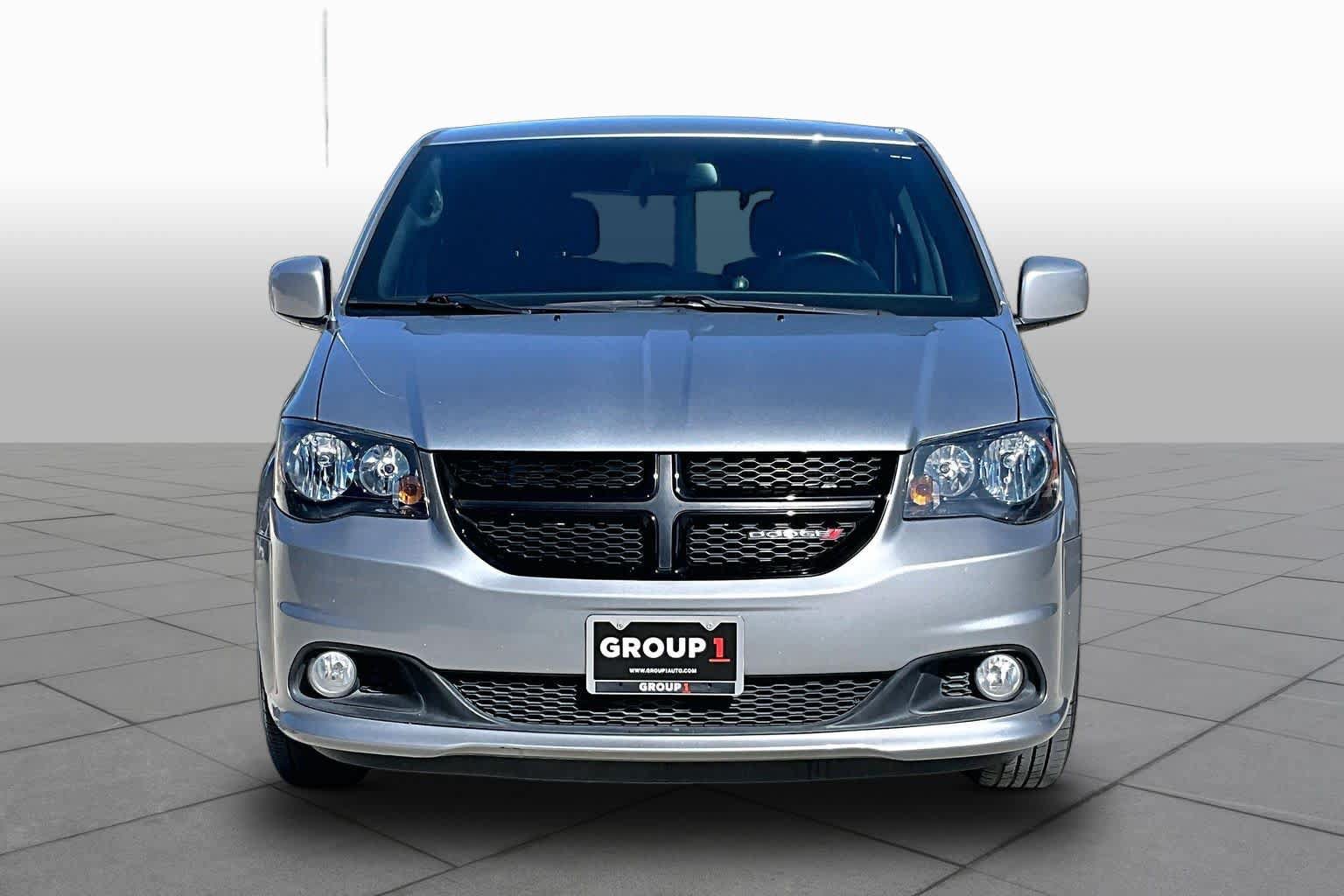 Used 2019 Dodge Grand Caravan SE FWD image 4