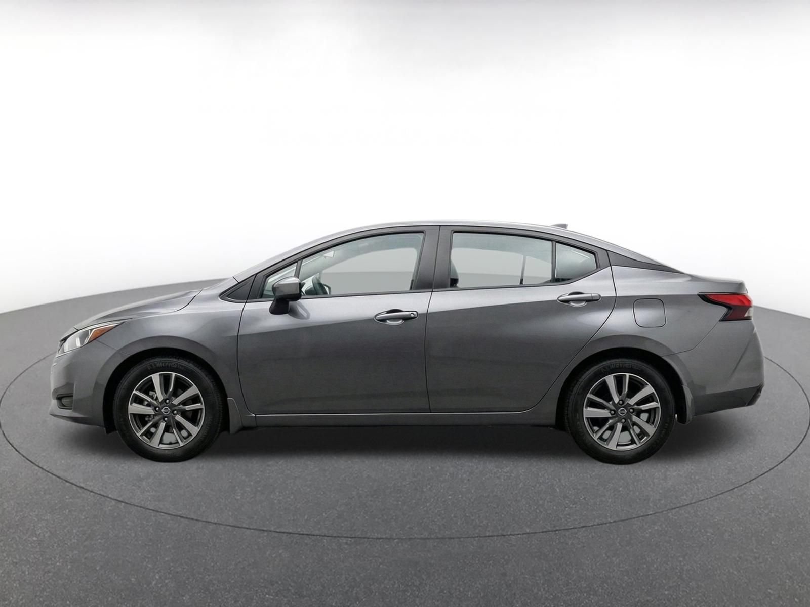 Used 2025 Nissan Versa SV FWD image 5