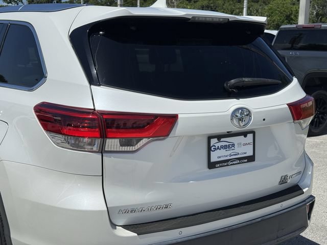 Used 2018 Toyota Highlander Limited FWD image 10