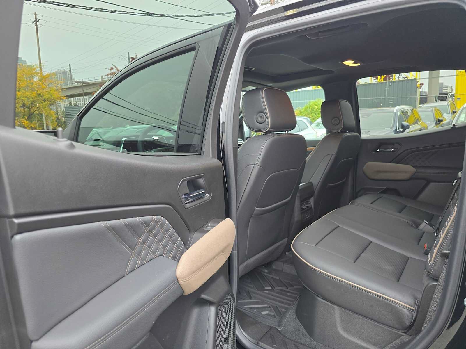 Used 2025 GMC Canyon Denali w/ LPO, Denali Black Edition AWD/4WD image 16