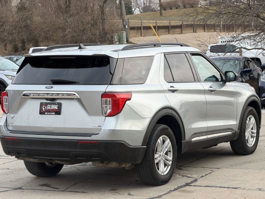 Used 2023 Ford Explorer XLT AWD/4WD image 6