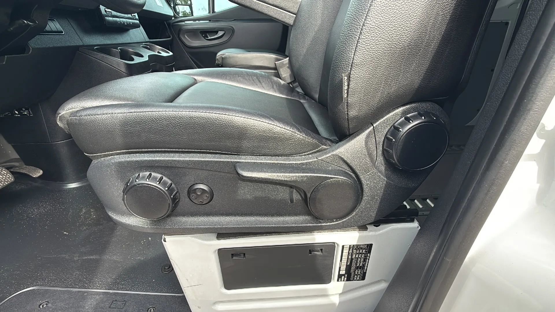 Used 2024 Mercedes-Benz Sprinter 2500 w/ Acoustic Package image 17