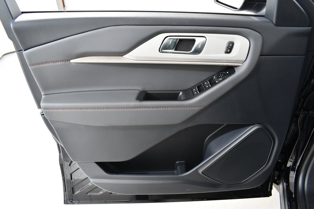 New 2025 Ford Explorer Active w/ Active Comfort Package image 26