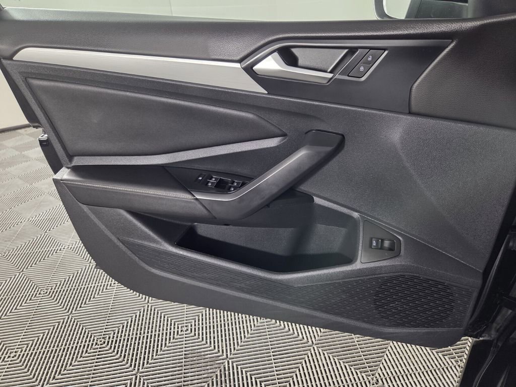 Used 2025 Volkswagen Jetta Sport FWD image 22
