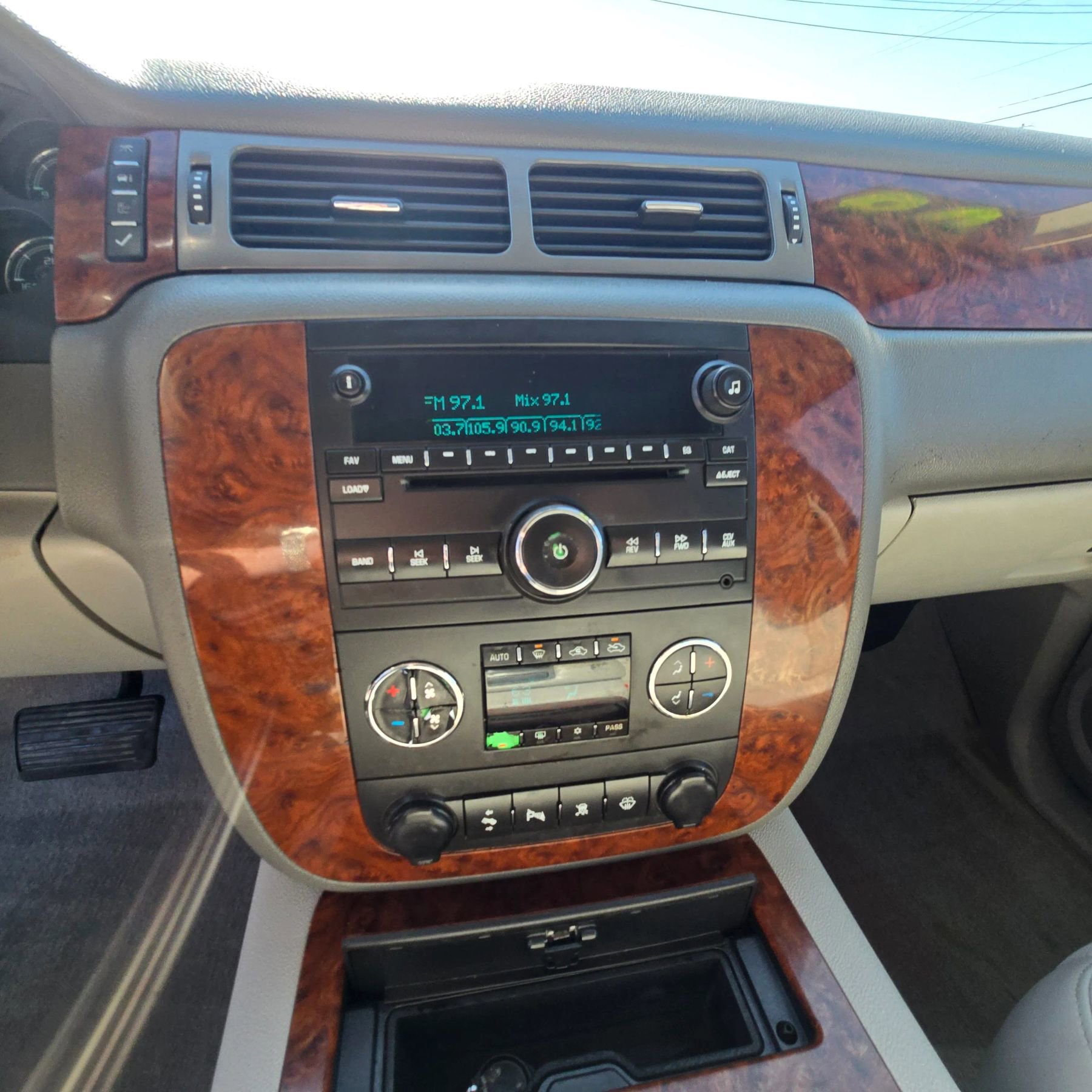 Used 2008 Chevrolet Avalanche LTZ w/ LTZ Preferred Equipment Group AWD/4WD image 15