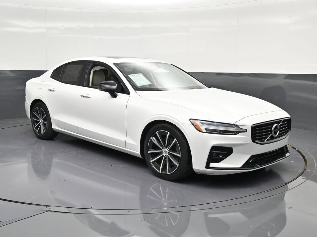 Used 2021 Volvo S60 T5 Momentum w/ Premium Package image 5