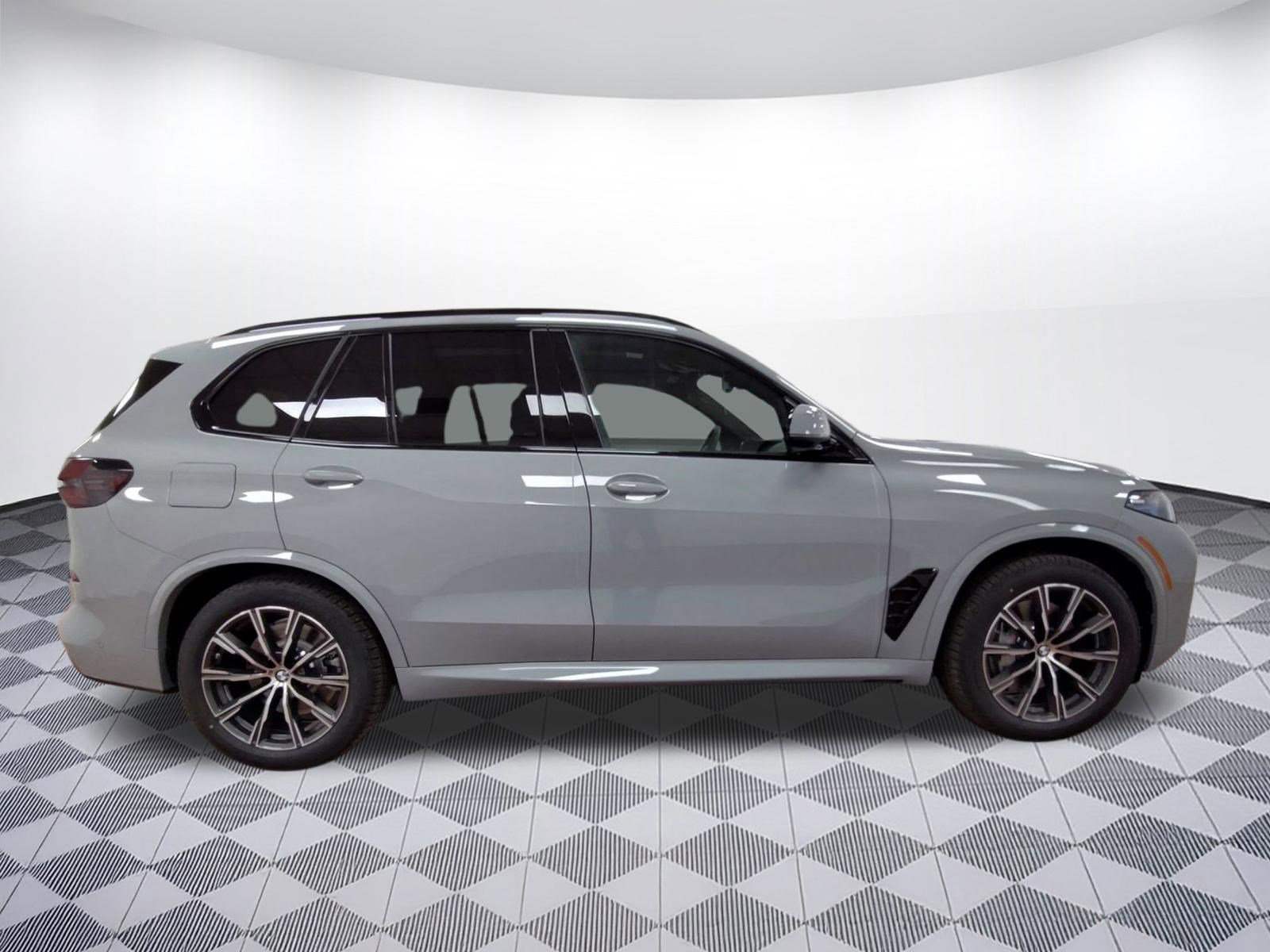 New 2026 BMW X5 xDrive50e image 7