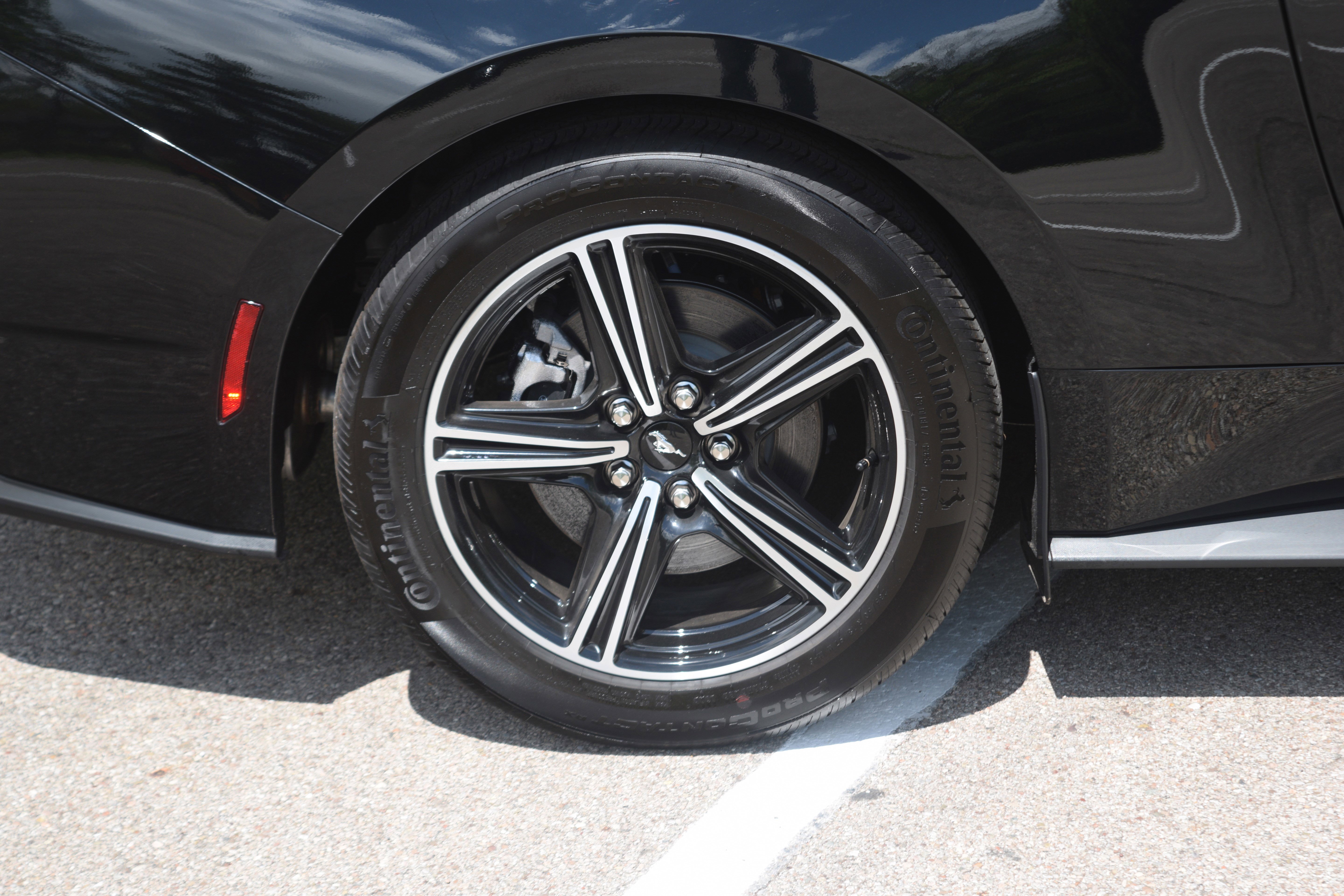 Used 2025 Ford Mustang Coupe RWD image 27