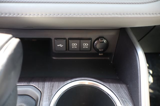 Used 2020 Toyota Highlander Limited FWD image 39