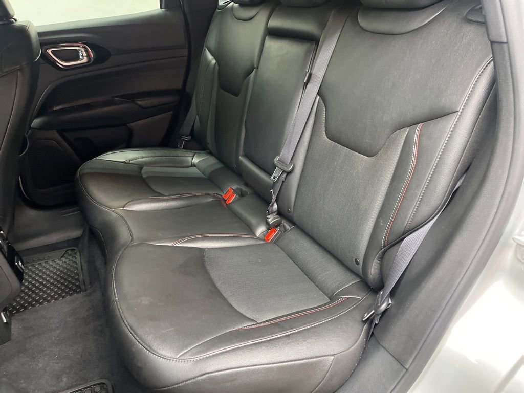 Used 2025 Jeep Compass Trailhawk AWD/4WD image 19