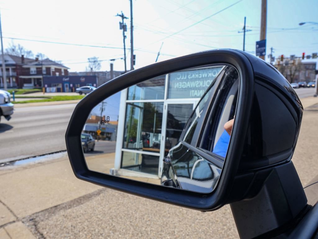 New 2026 Volkswagen Taos SE image 25