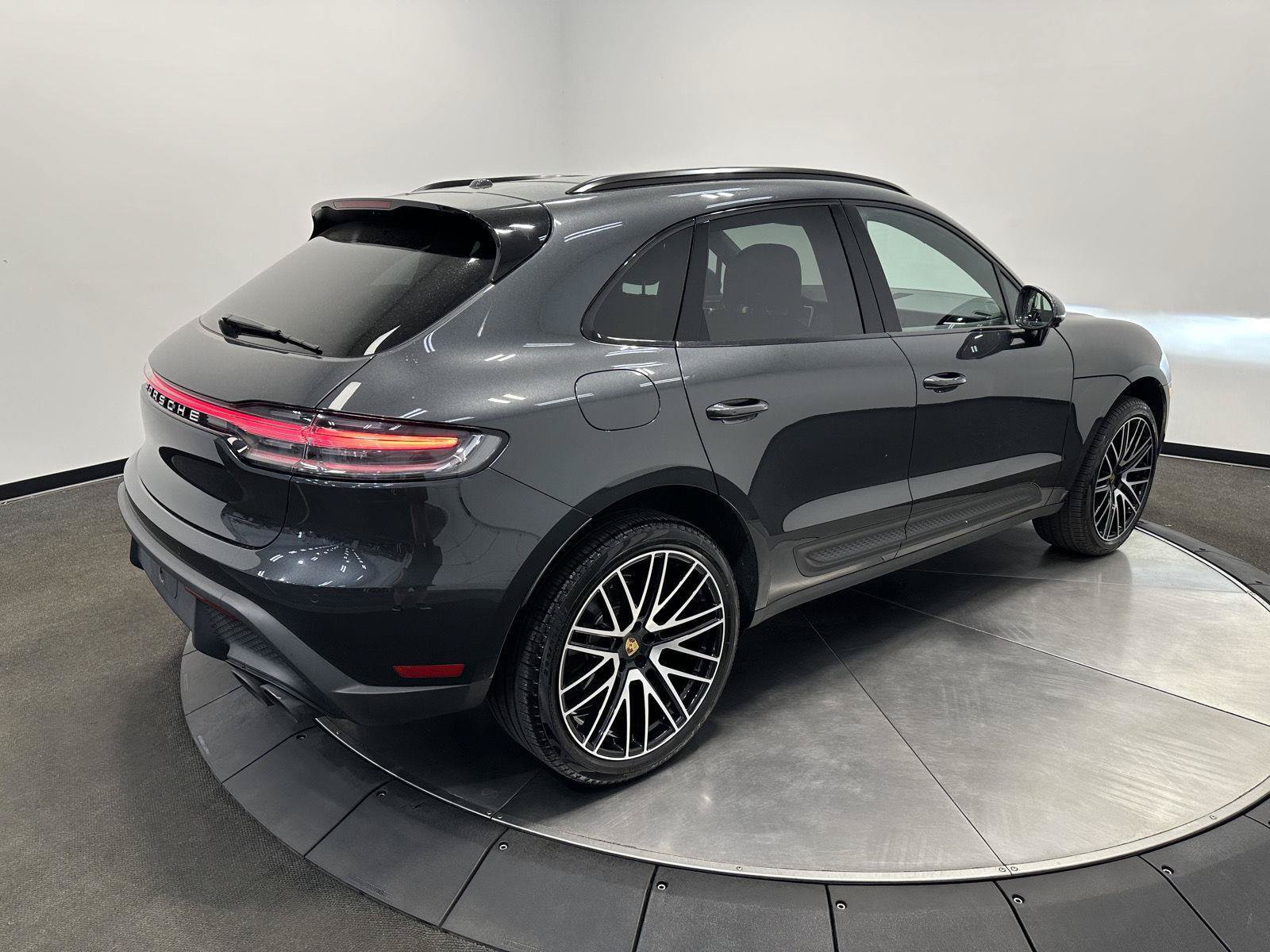 Certified 2026 Porsche Macan AWD/4WD image 7