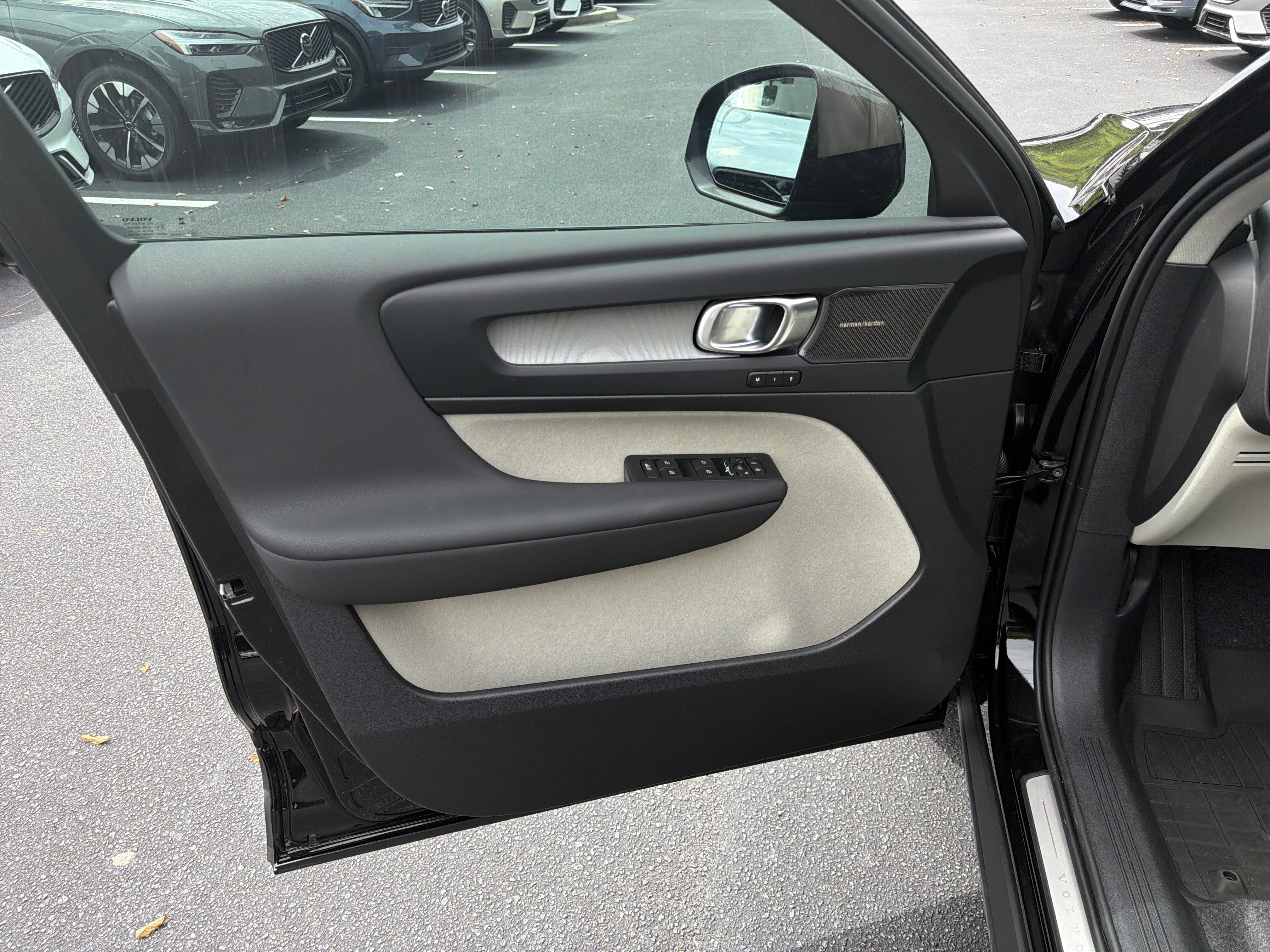 New 2026 Volvo XC40 B5 Ultra w/ Protection Package Premier AWD/4WD image 13