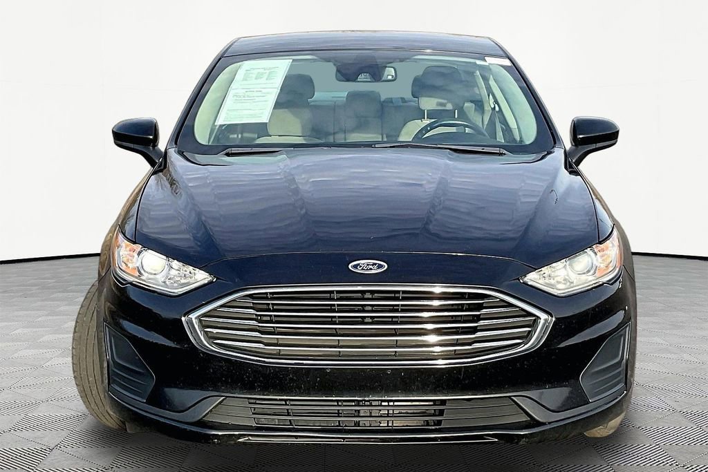 Used 2019 Ford Fusion SE image 2