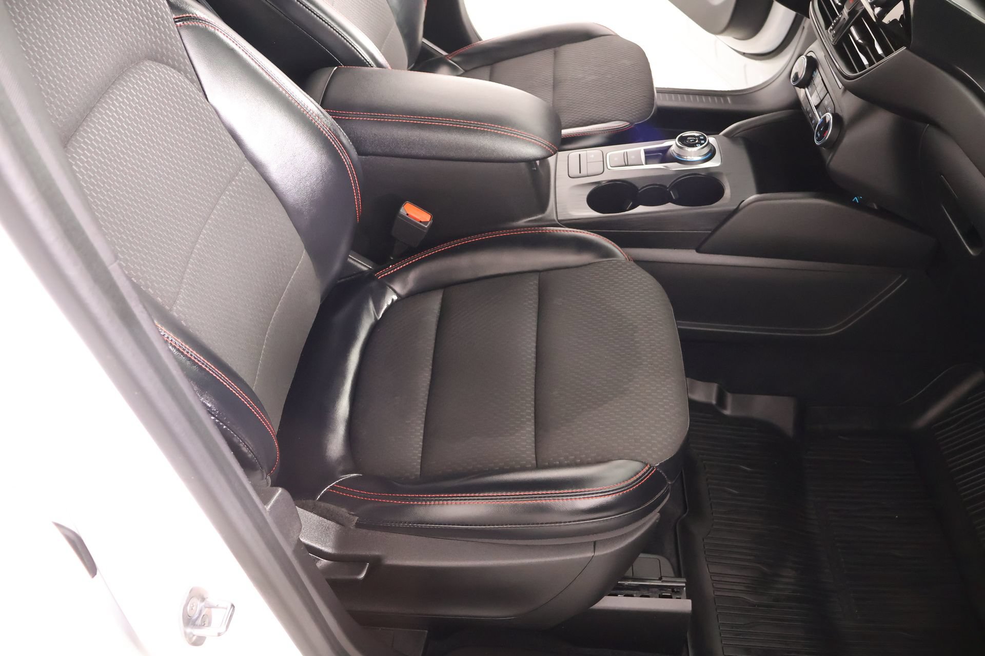 Used 2023 Ford Escape ST-Line Select AWD/4WD image 13