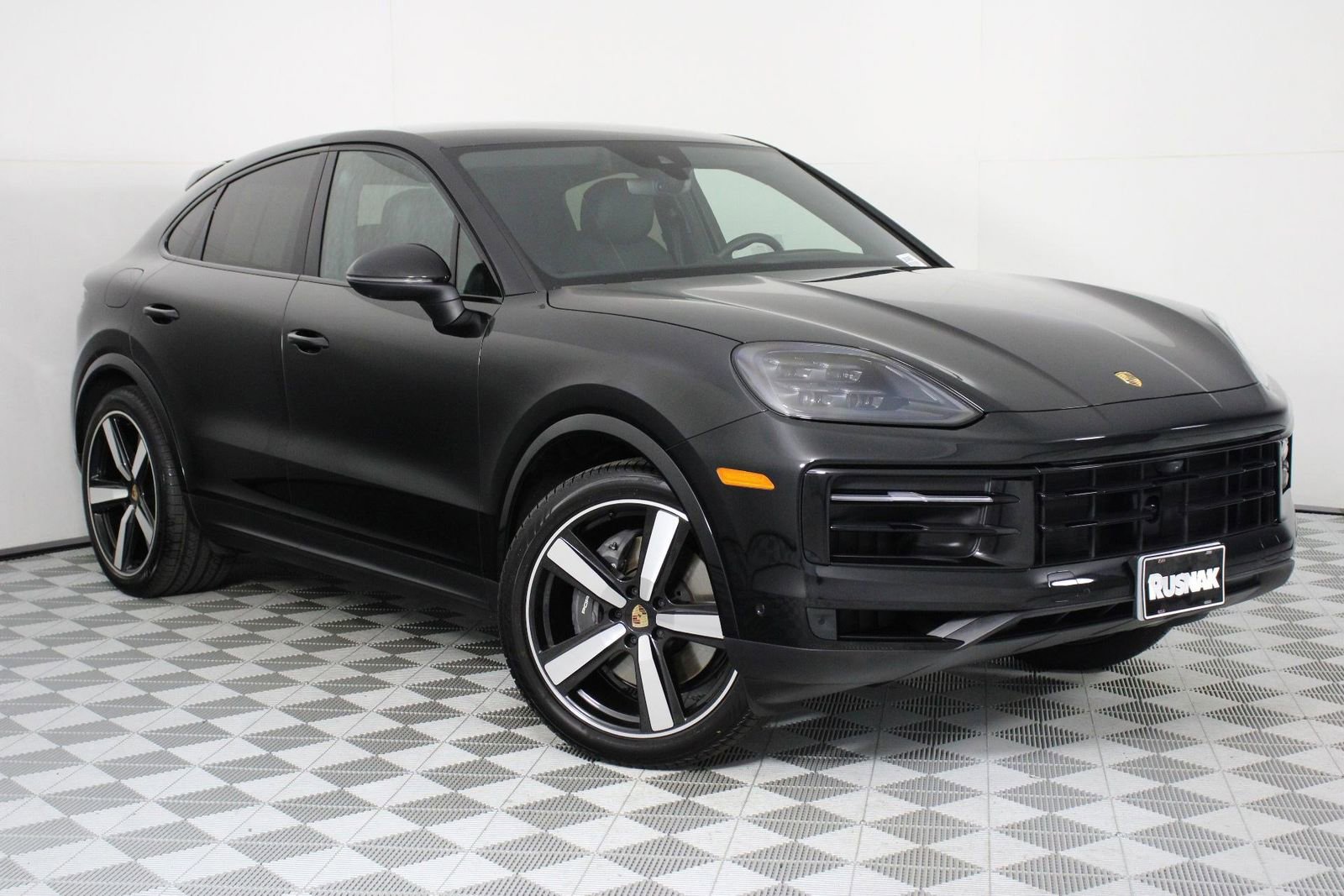 Certified 2025 Porsche Cayenne Coupe image 9