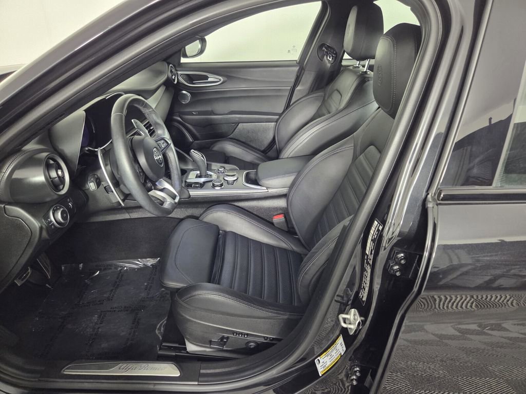 Used 2024 Alfa Romeo Giulia Veloce image 13