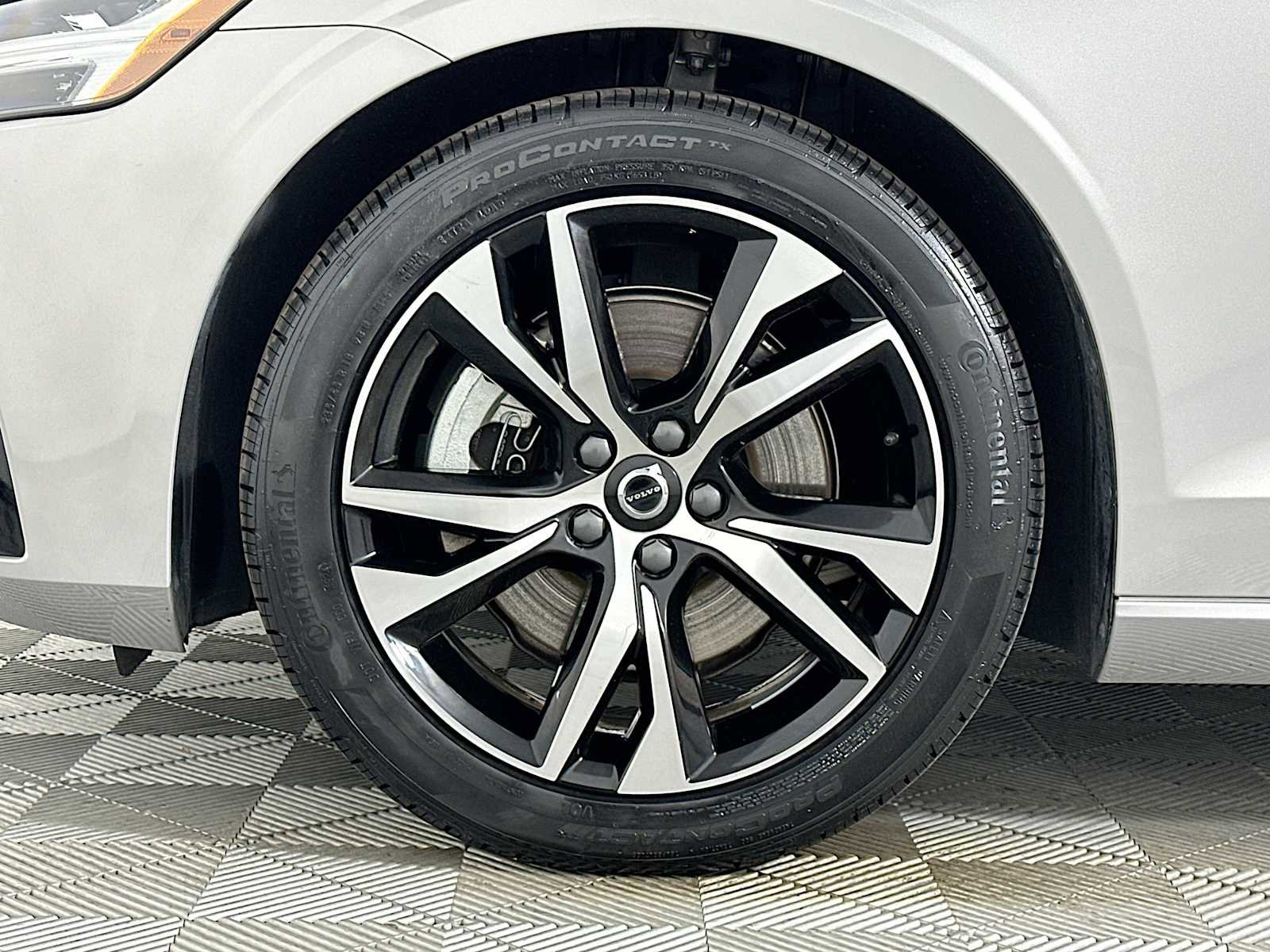 Used 2025 Volvo S60 B5 Core image 28