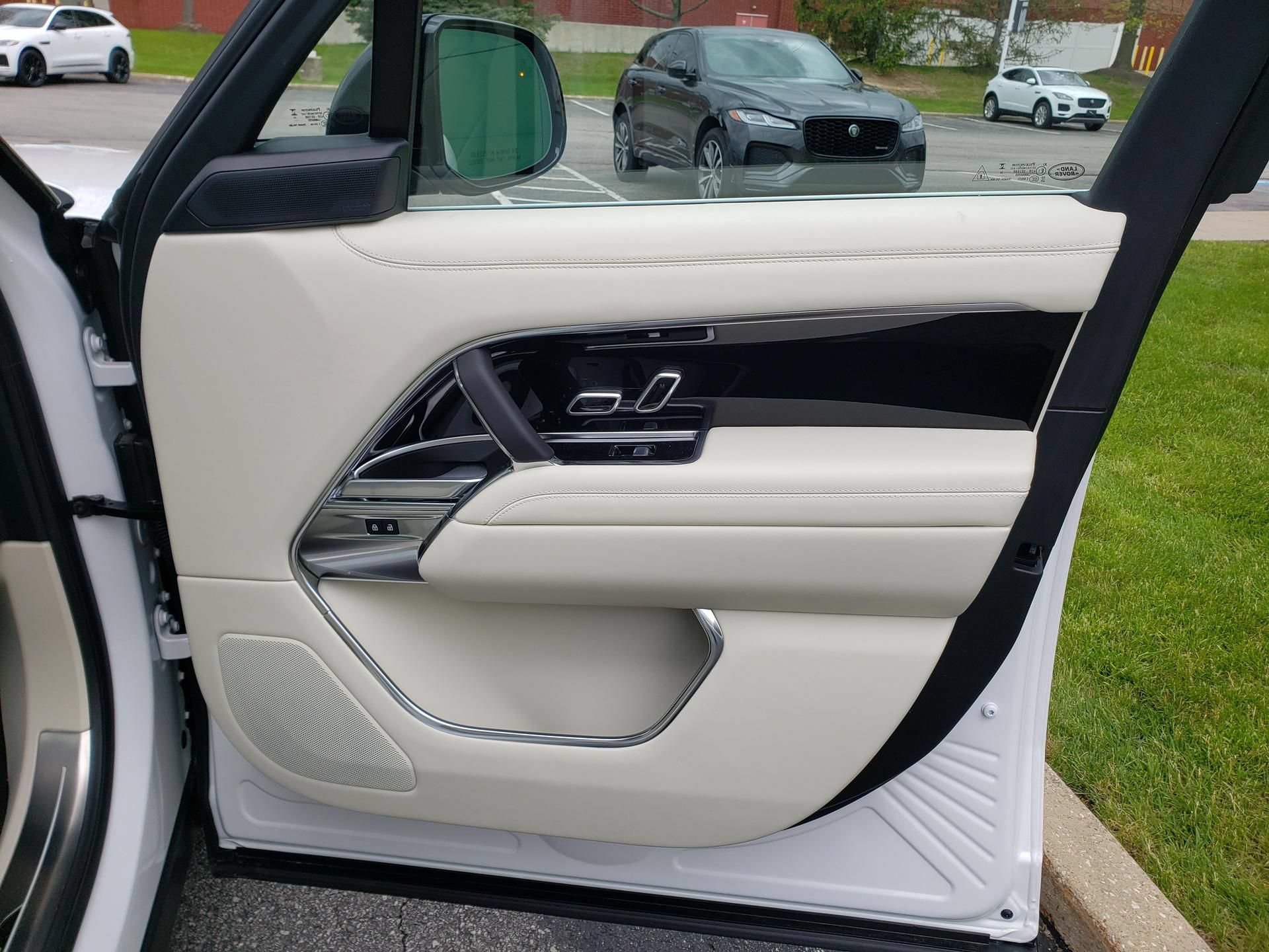 New 2026 Land Rover Range Rover SE AWD/4WD image 18