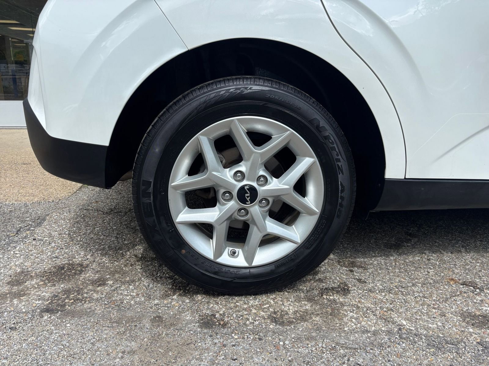 Used 2025 Kia Soul LX w/ LX Technology Package FWD image 28