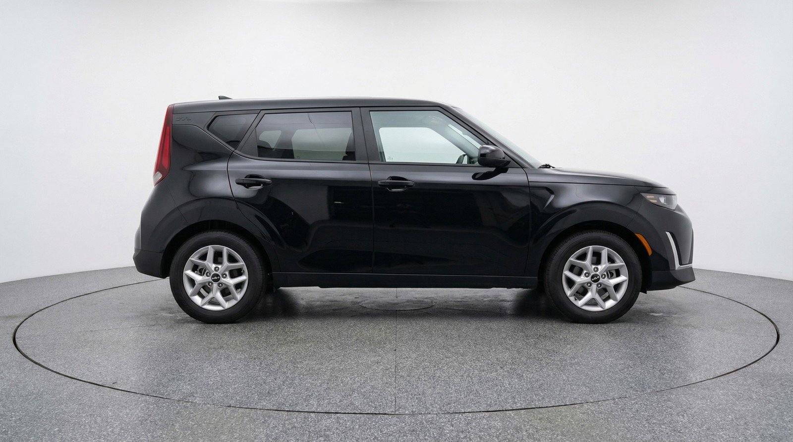Used 2025 Kia Soul LX w/ LX Technology Package FWD image 11