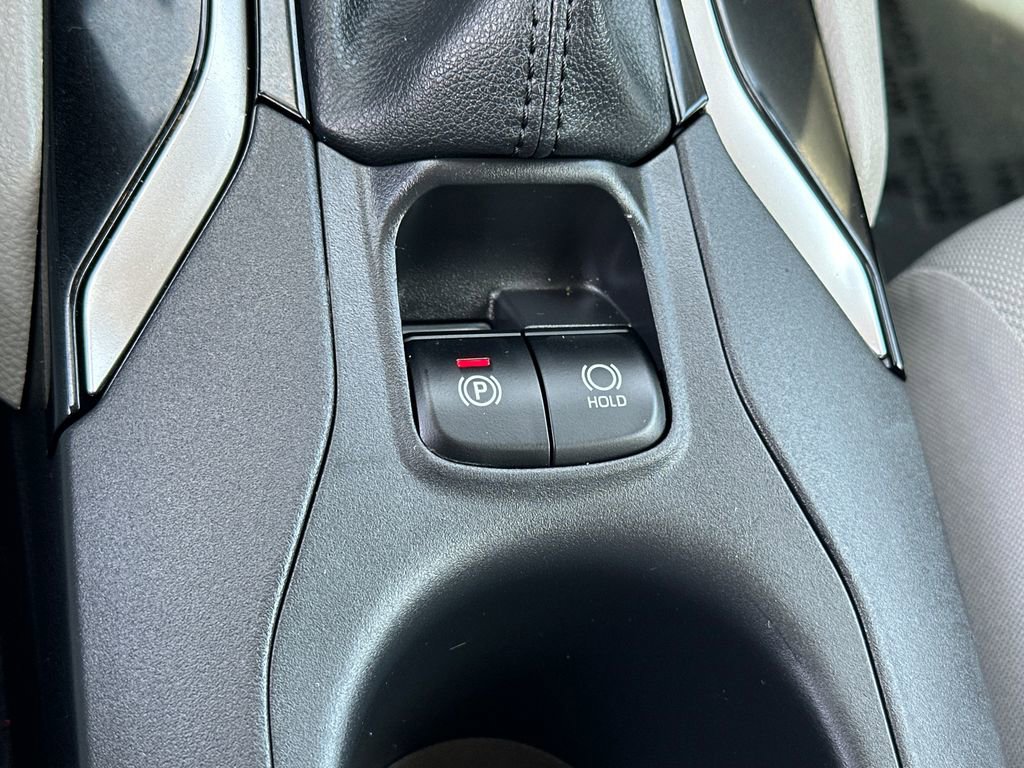 Used 2024 Toyota Corolla Cross L image 28