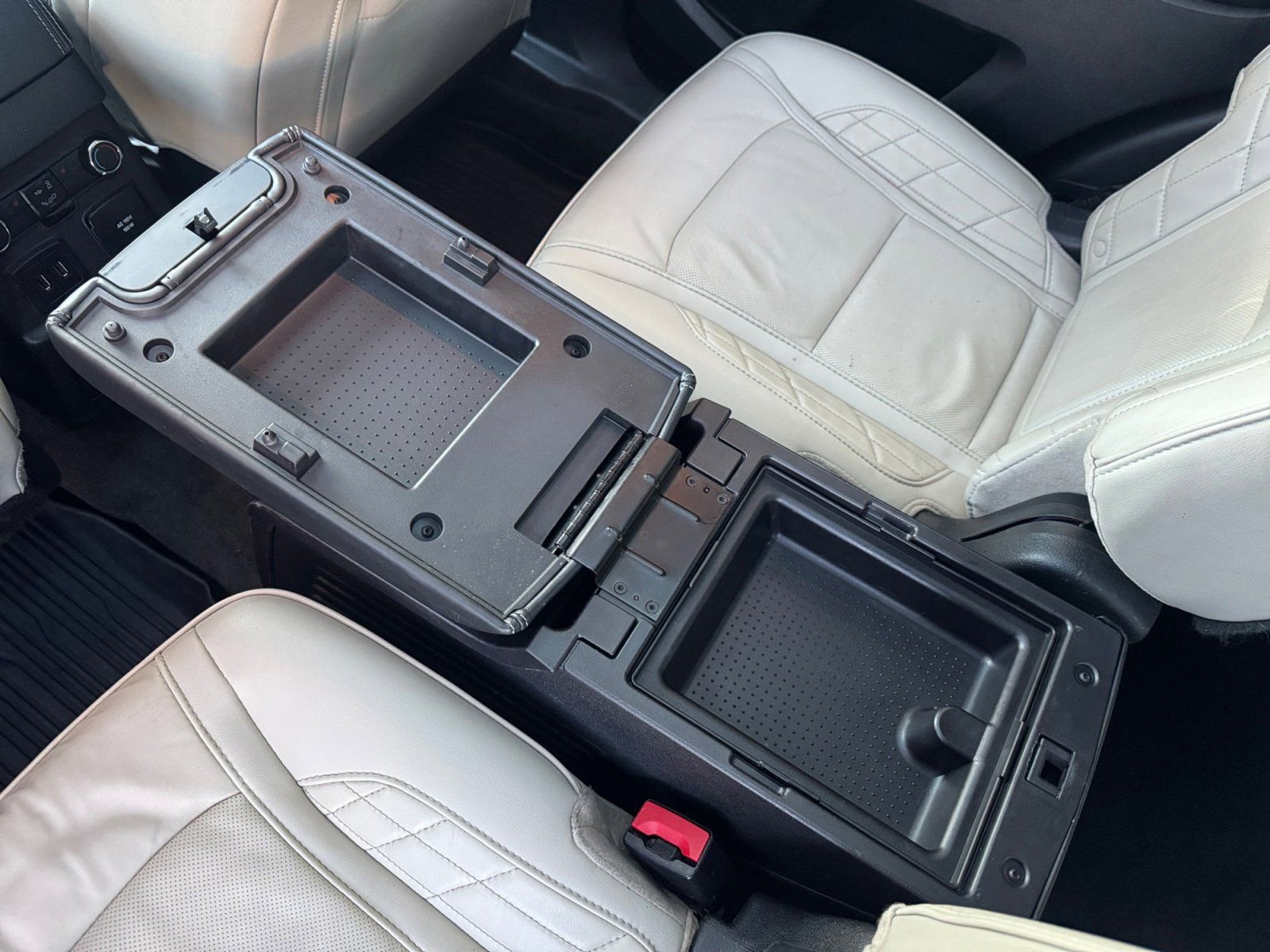 Used 2017 Ford Explorer Platinum image 20