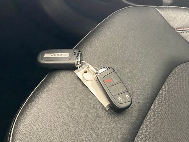 Used 2025 Jeep Compass Trailhawk image 30