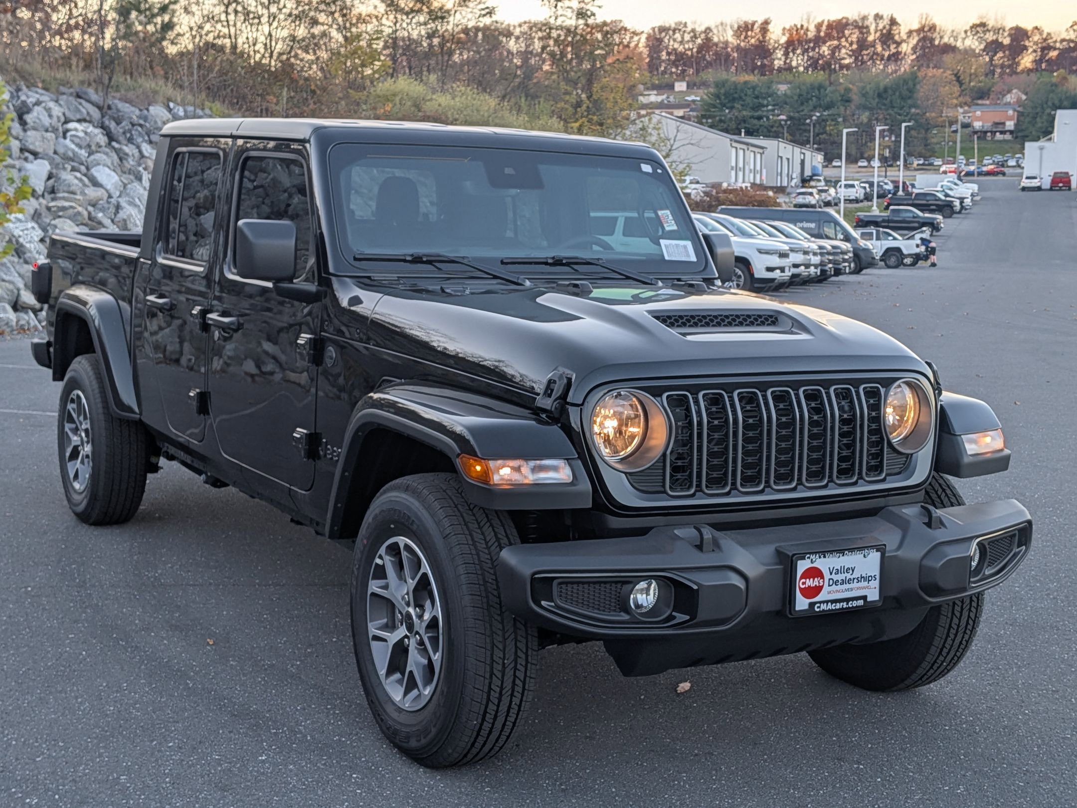 New 2025 Jeep Gladiator Sport image 3