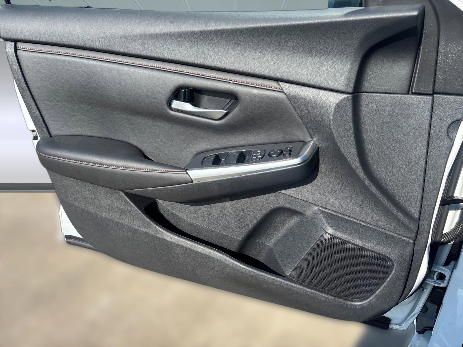 New 2025 Nissan Sentra SR FWD image 14