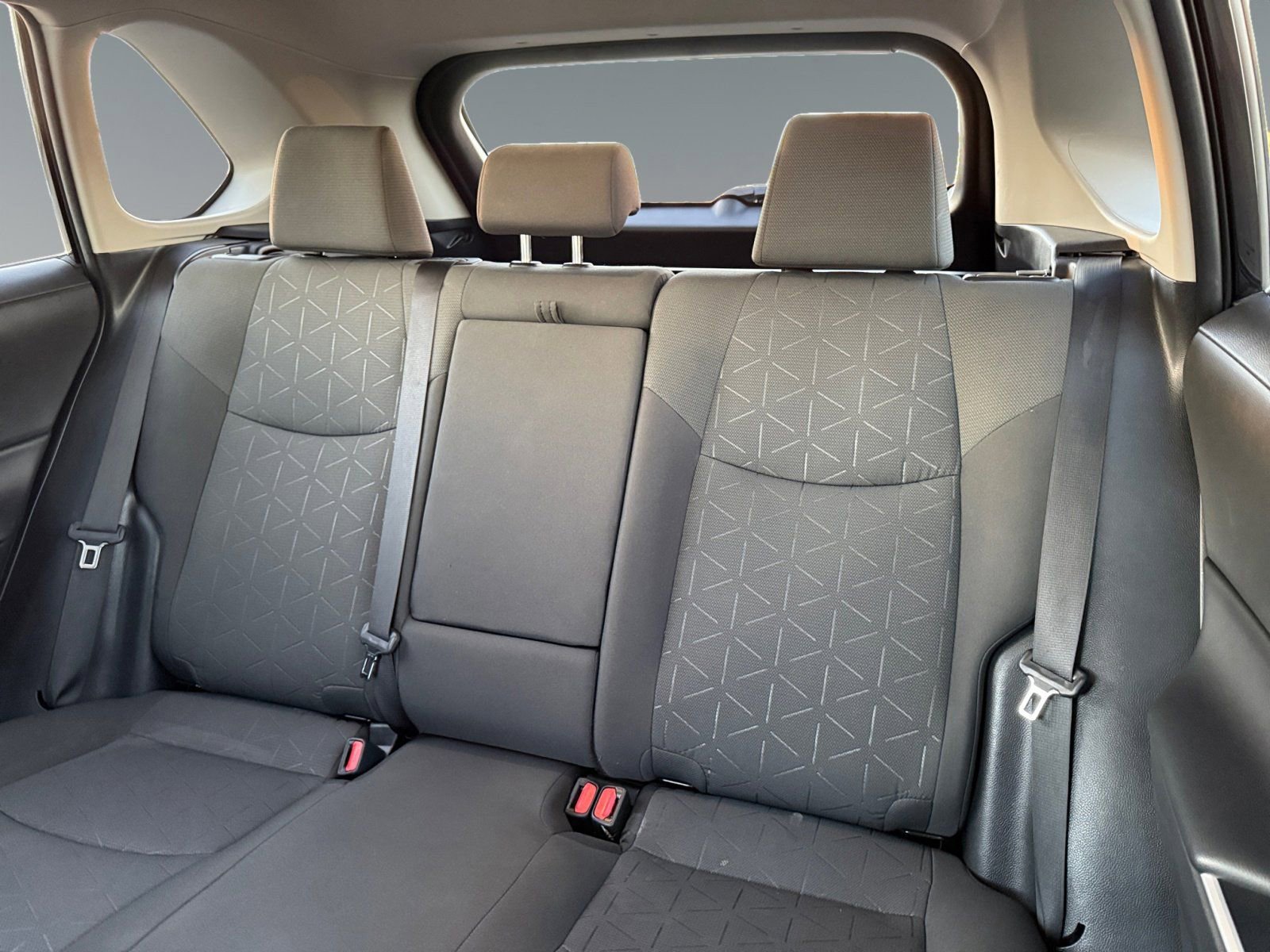 Used 2022 Toyota RAV4 XLE image 18