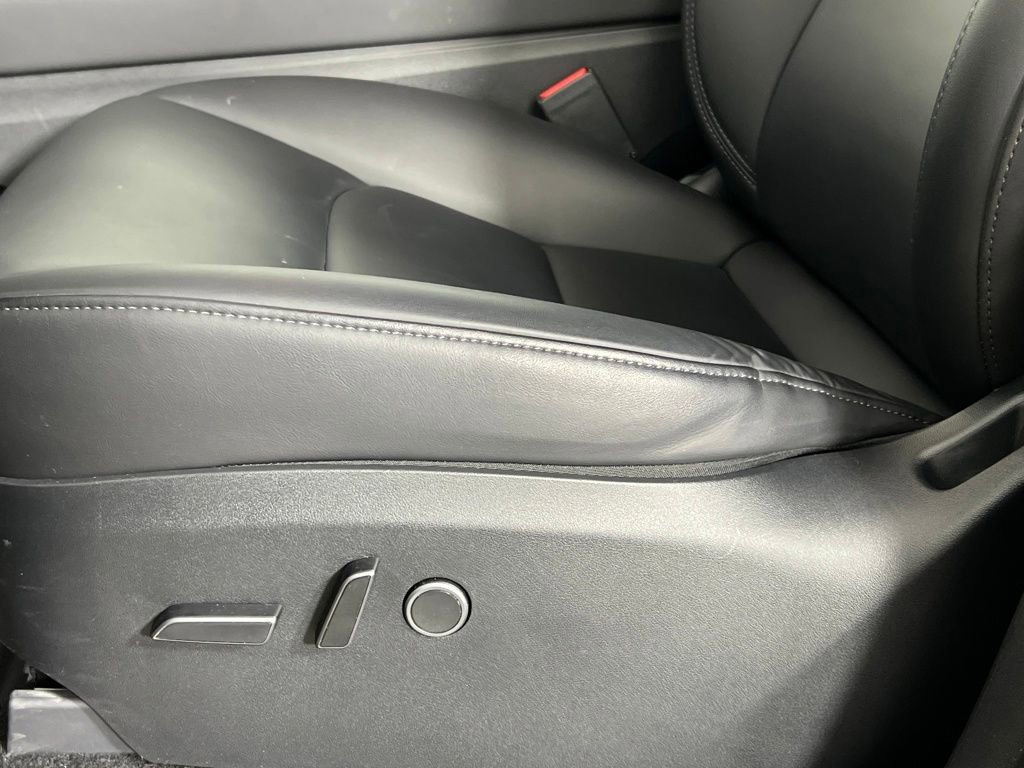 Used 2023 Tesla Model Y Long Range image 21