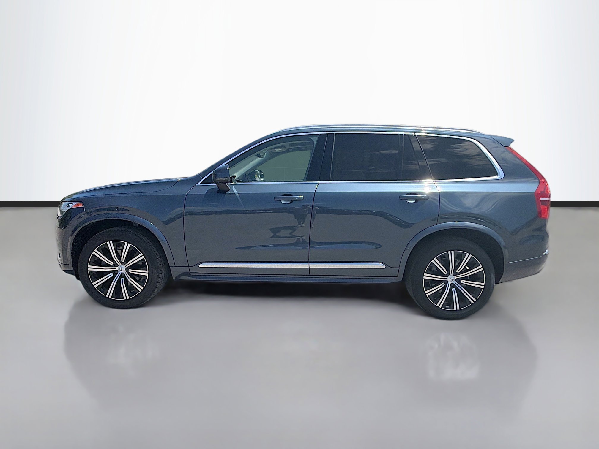 Used 2023 Volvo XC90 B6 Plus AWD/4WD image 2