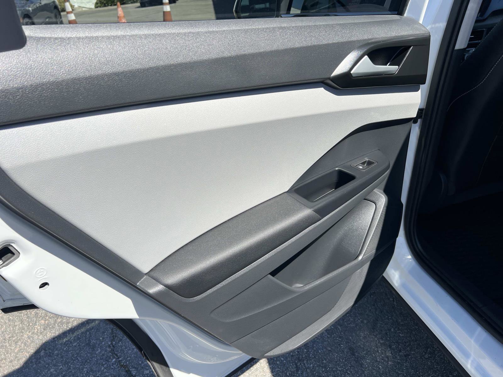 Certified 2023 Volkswagen Taos SE w/ Black Wheel Package image 18