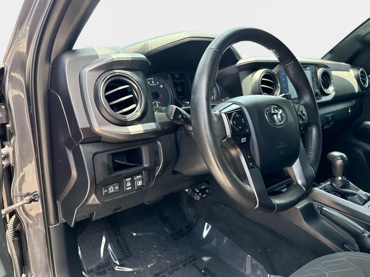 Used 2017 Toyota Tacoma TRD Sport w/ Tow Package AWD/4WD image 18
