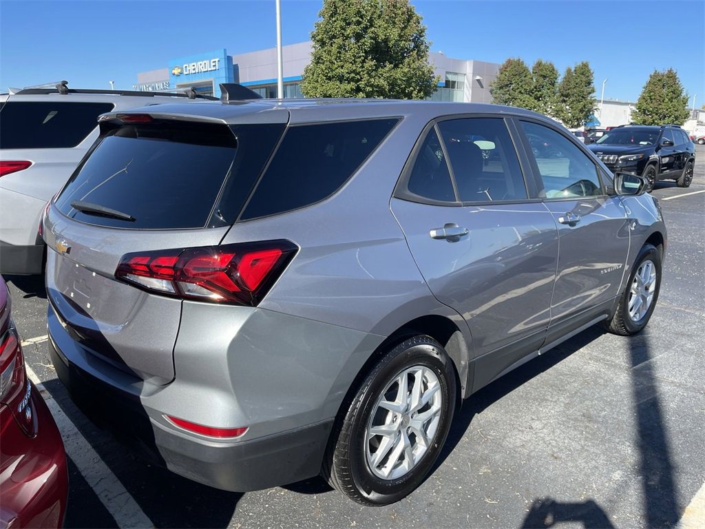 Used 2024 Chevrolet Equinox LS w/ LS Convenience Package image 8