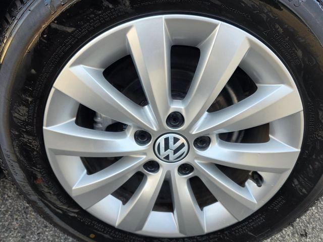 Used 2014 Volkswagen Beetle 1.8T FWD image 10