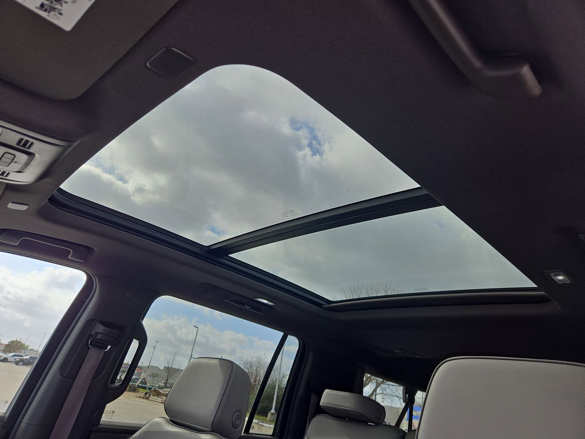 Used 2024 GMC Yukon XL SLT image 17