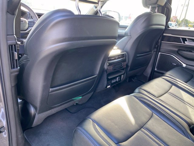 Used 2025 Jeep Wagoneer Series III w/ 8-Passenger Seating Package AWD/4WD image 32