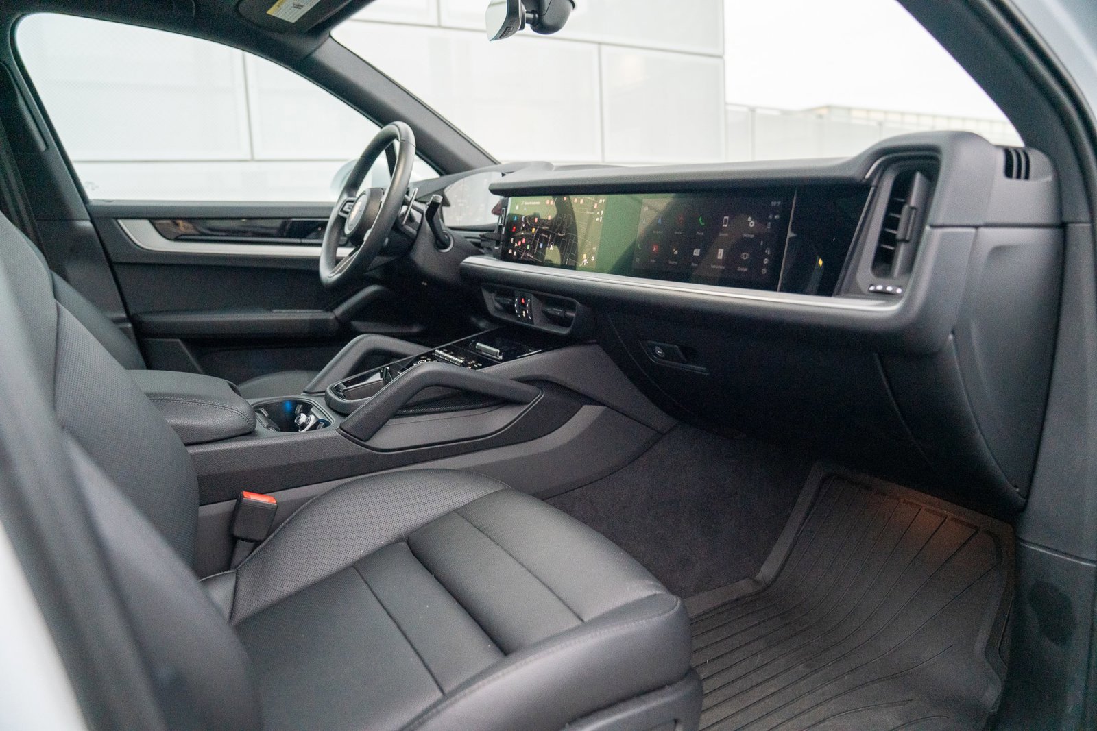 Used 2025 Porsche Cayenne image 24