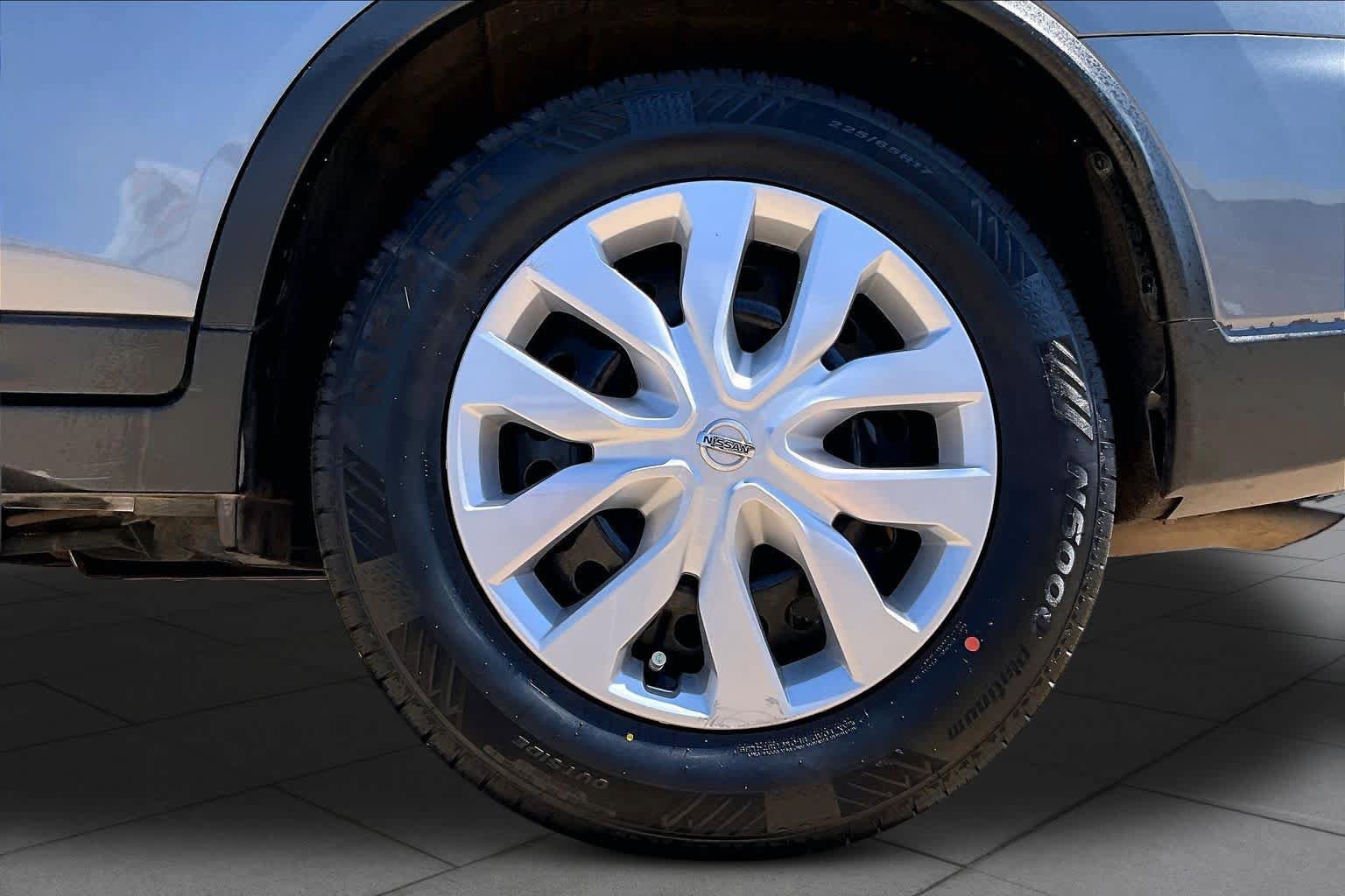 Used 2020 Nissan Rogue S FWD image 10