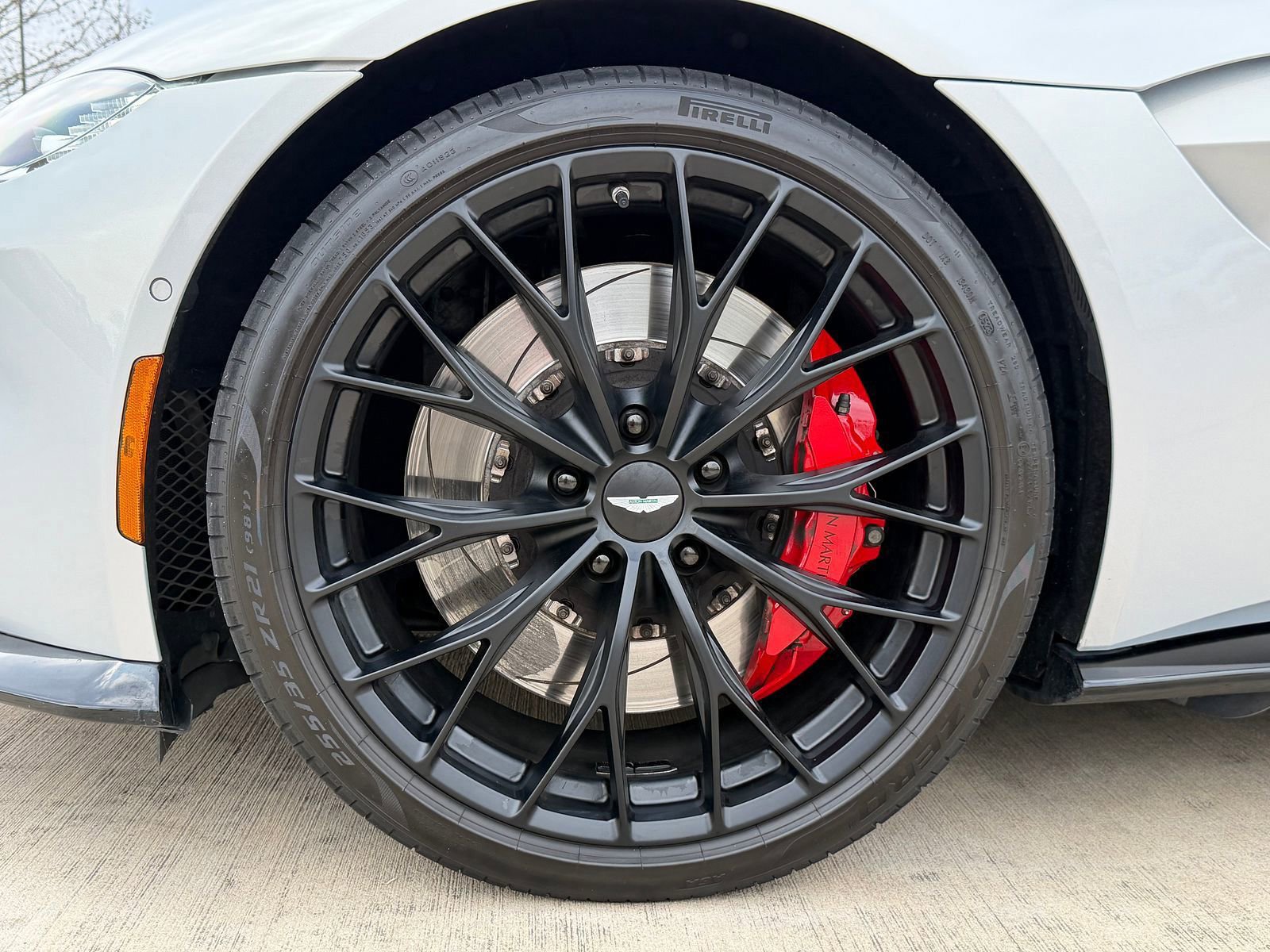 Used 2022 Aston Martin V8 Vantage Roadster image 4