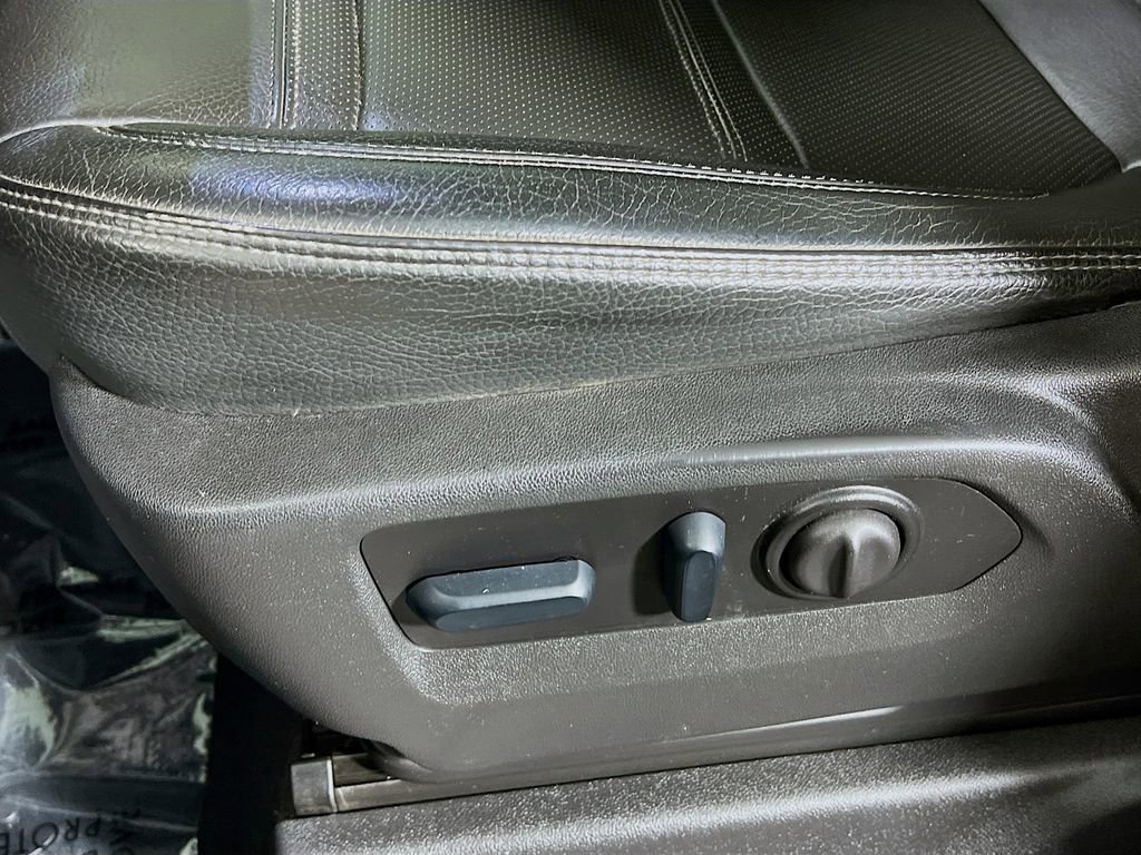 Used 2023 GMC Sierra 3500 Denali w/ Denali Black Diamond Edition AWD/4WD image 17