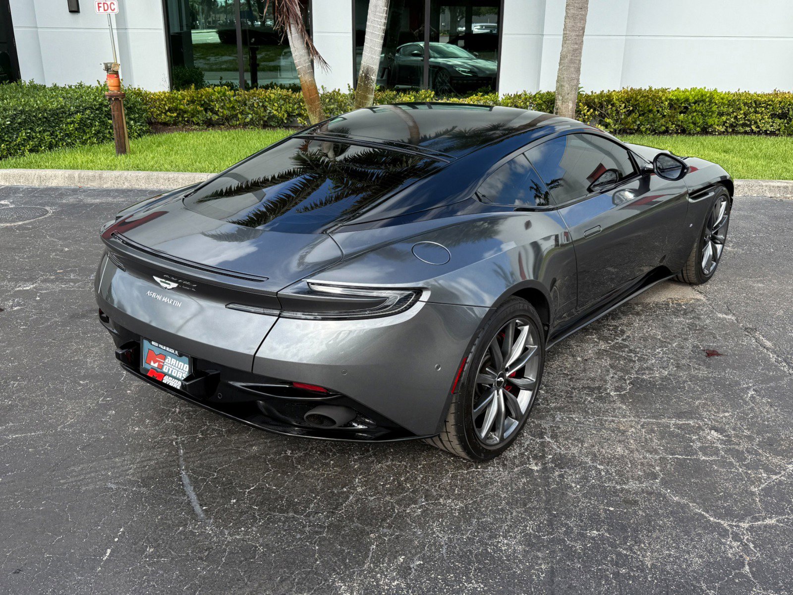 Used 2018 Aston Martin DB11 V12 RWD image 17