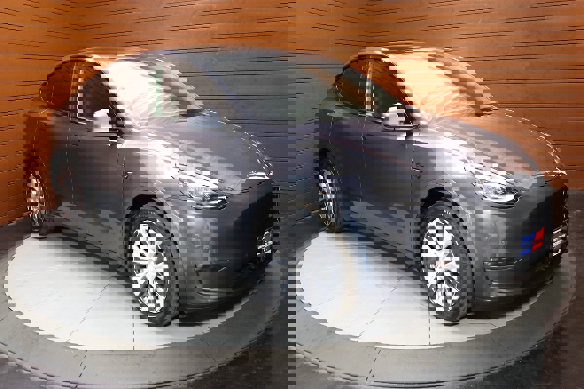 Used 2022 Tesla Model Y Long Range image 63