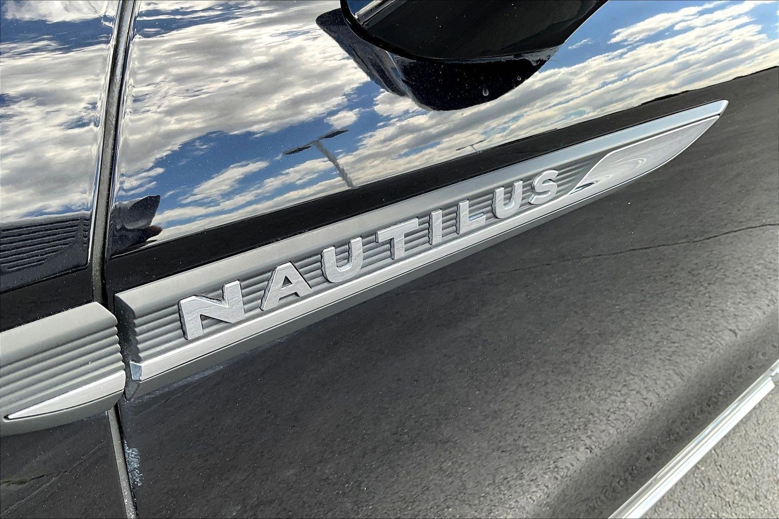 Used 2023 Lincoln Nautilus Reserve AWD/4WD image 24