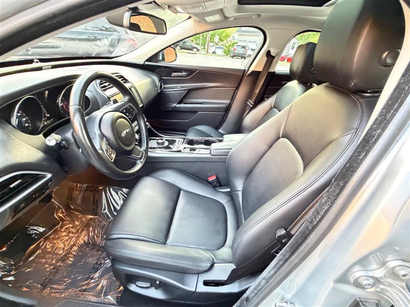 Used 2017 Jaguar XE Premium AWD/4WD image 38