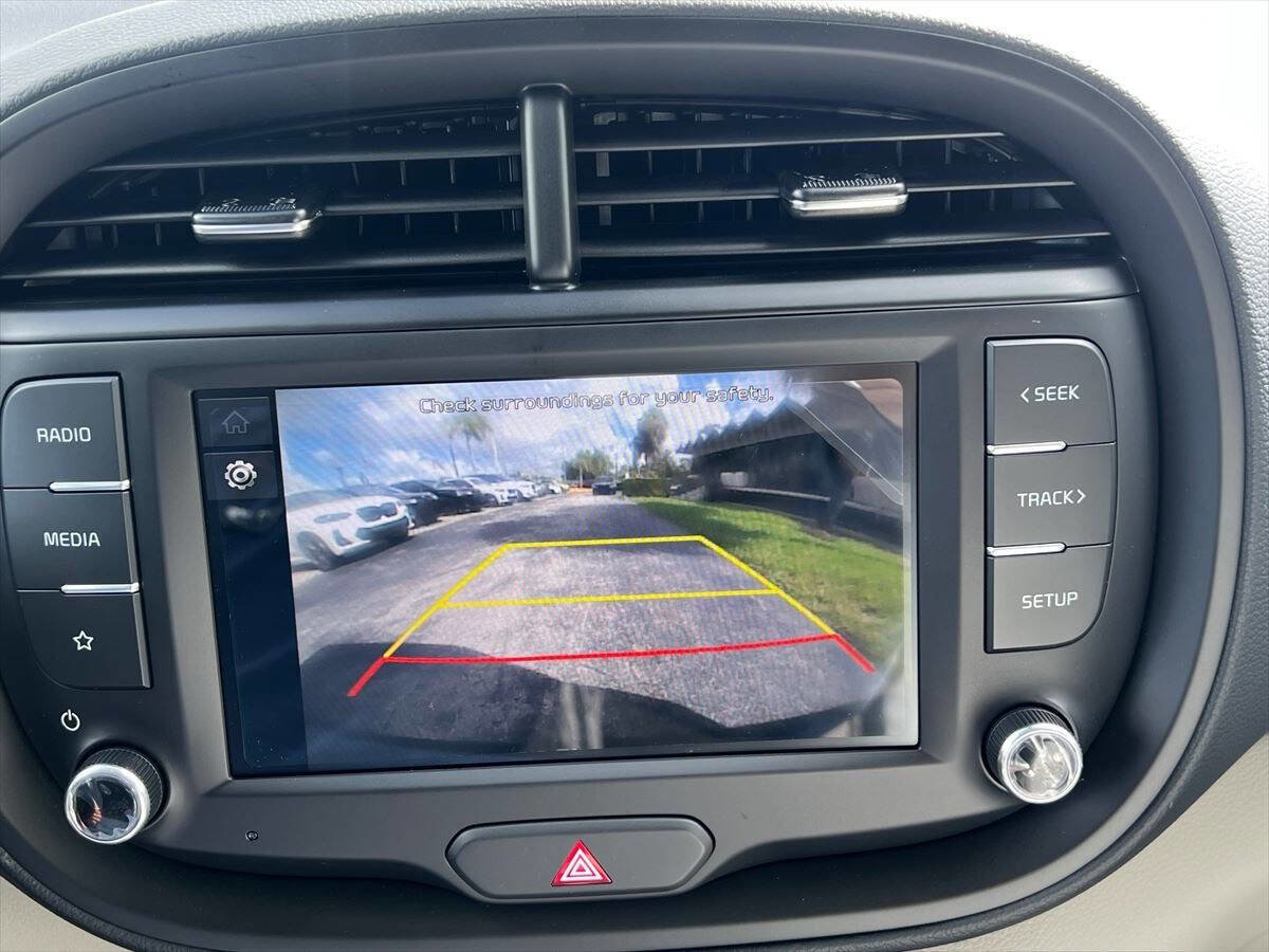 Used 2025 Kia Soul LX image 13