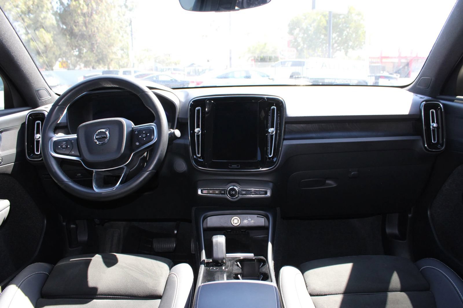 Used 2023 Volvo C40 P8 Recharge Plus w/ Protection Package Premier AWD/4WD image 15