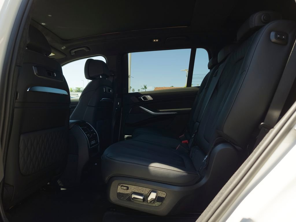 New 2026 BMW X7 M60i image 8